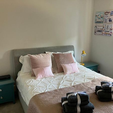 Beautiful 4 Double Bedroom House In Poole With Hot Tub, Near Sandbanks Eksteriør bilde