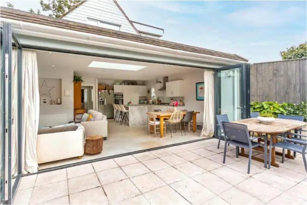 Beautiful 4 Double Bedroom House In Poole With Hot Tub, Near Sandbanks Eksteriør bilde