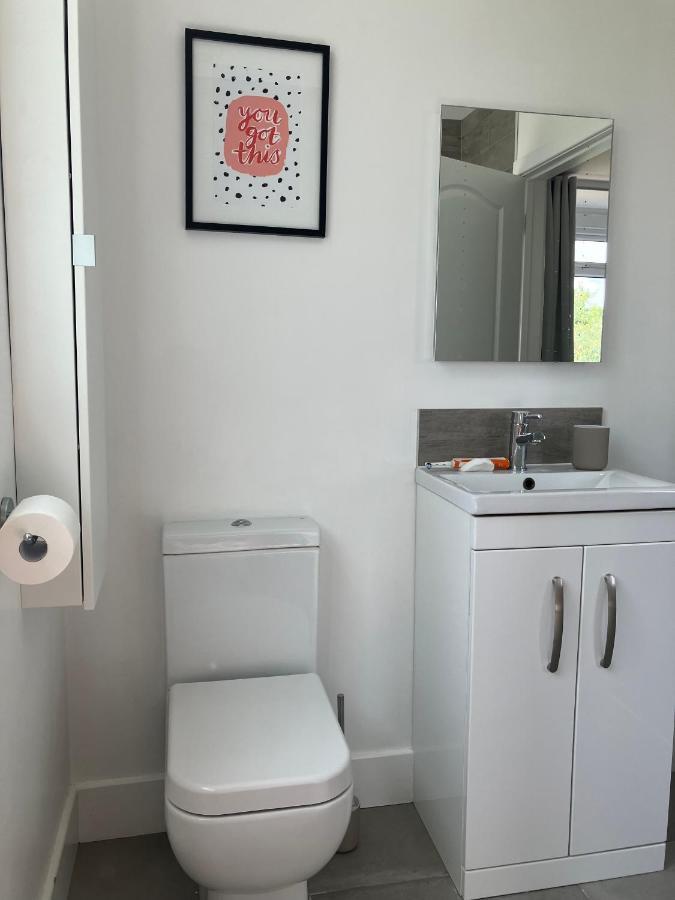 Beautiful 4 Double Bedroom House In Poole With Hot Tub, Near Sandbanks Eksteriør bilde