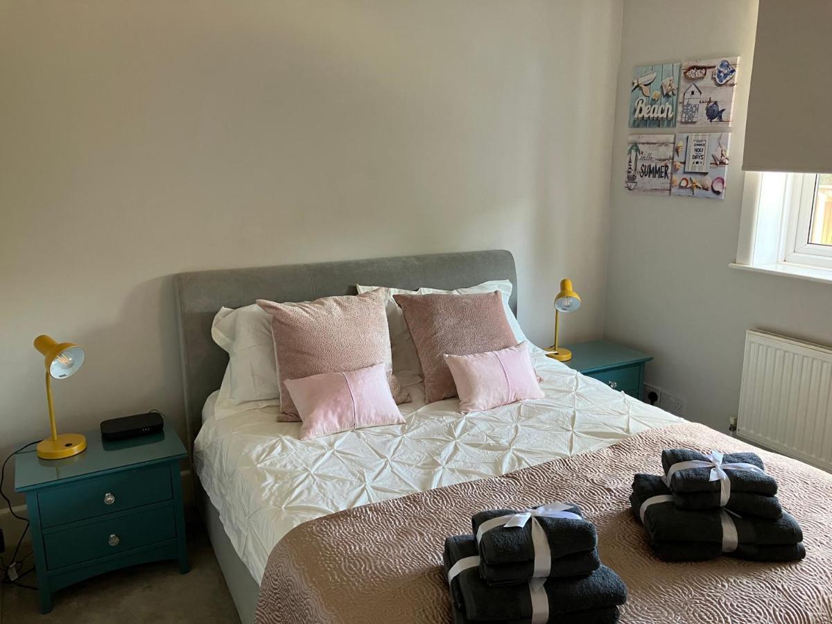 Beautiful 4 Double Bedroom House In Poole With Hot Tub, Near Sandbanks Eksteriør bilde