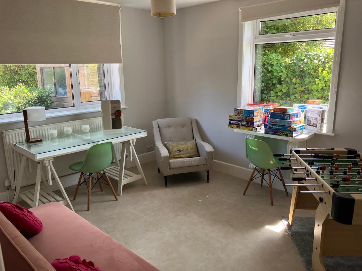 Beautiful 4 Double Bedroom House In Poole With Hot Tub, Near Sandbanks Eksteriør bilde