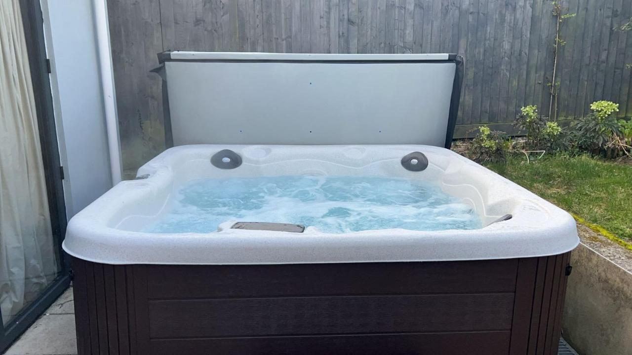 Beautiful 4 Double Bedroom House In Poole With Hot Tub, Near Sandbanks Eksteriør bilde